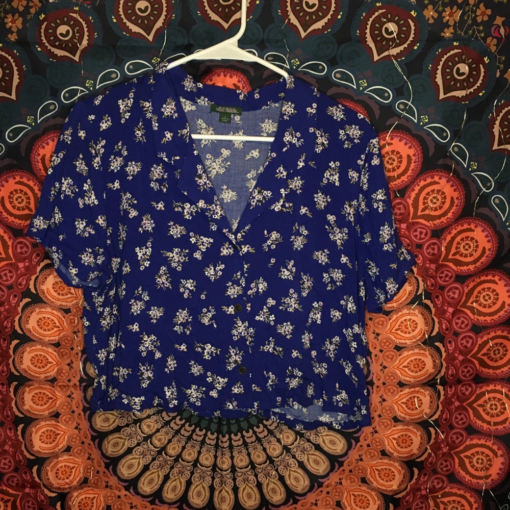 L cute crop top button down shirt
